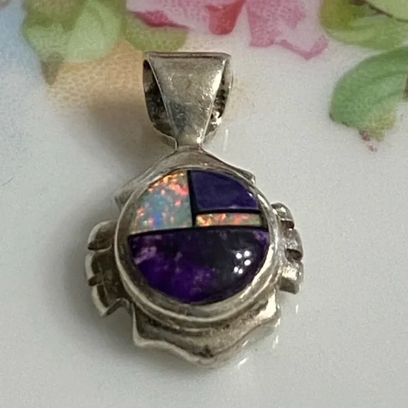 Vtg Navajo Artist Ervin Hoskie Signed Zuni Pendant - Picture 3 of 6